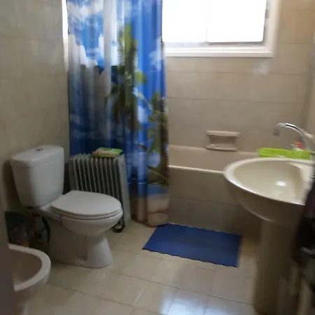 Δωμάτια σε οικογενειακή κατοικία Andrianihouse